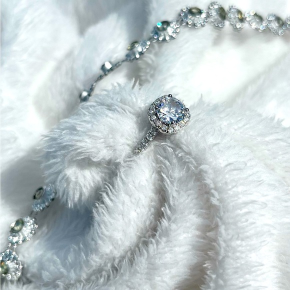 Diamond engagement ring - Picture 3 of 5